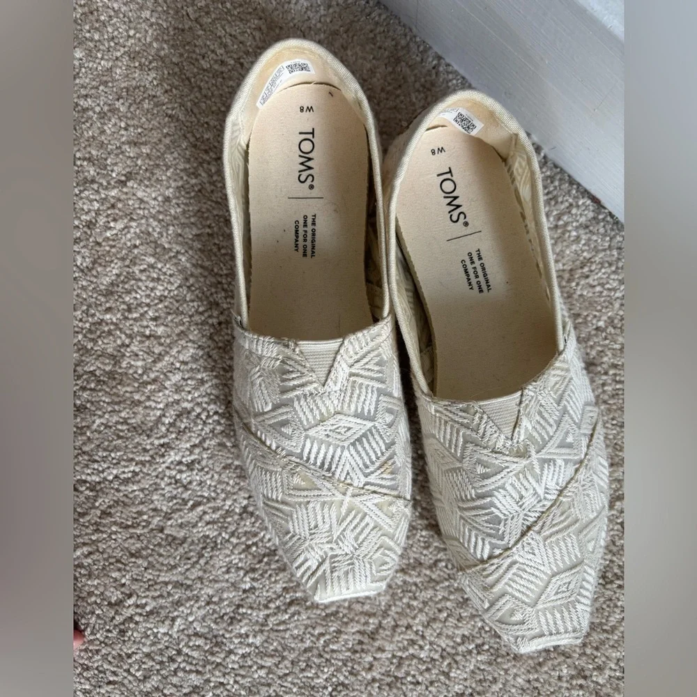 TOMS Women's Cream Patterned Flats
